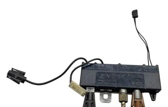 BMW 5 E39 Aerial antenna amplifier 8352489 65248352489