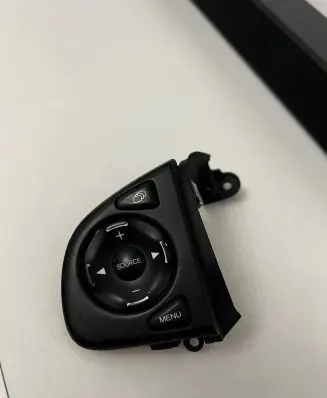 Steering wheel buttons/switches