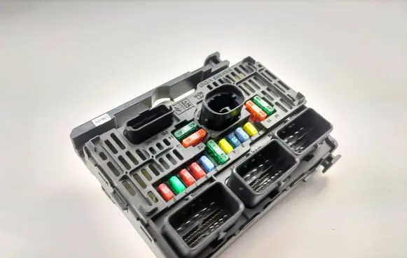 Citroen C4 I Fuse module 9657718780