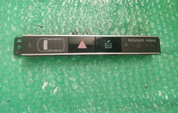 Mitsubishi Outlander Hazard light switch 8823800679 C68559 8002C642