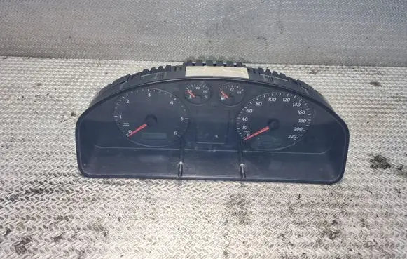 Volkswagen Transporter - Caravelle T5 Speedometer (instrument cluster) 88311346