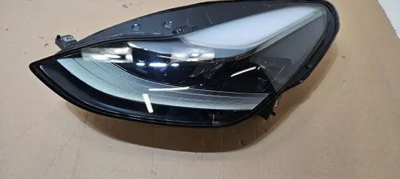 Tesla Model 3 Headlight/headlamp 1514952-00-D