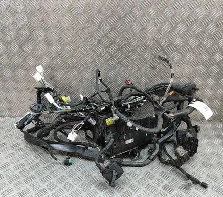 Toyota Avensis T270 Engine installation wiring loom 8211505A31
