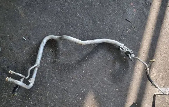 Ford Focus Air conditioning (A/C) pipe/hose 