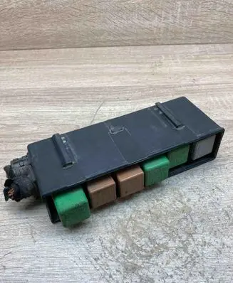 Opel Vectra B Fuse module 90504296