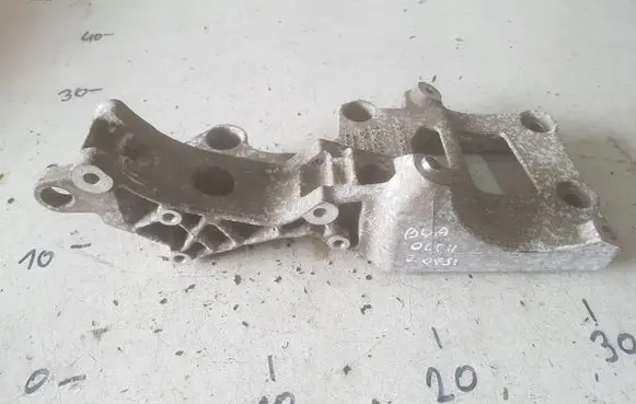Skoda Octavia Mk2 (1Z) Generator/alternator bracket 06F906143E