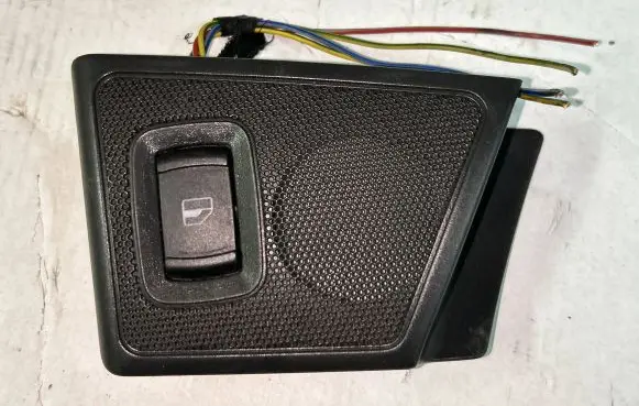 Skoda Octavia Mk1 (1U) Electric window control switch 1U4867435A
