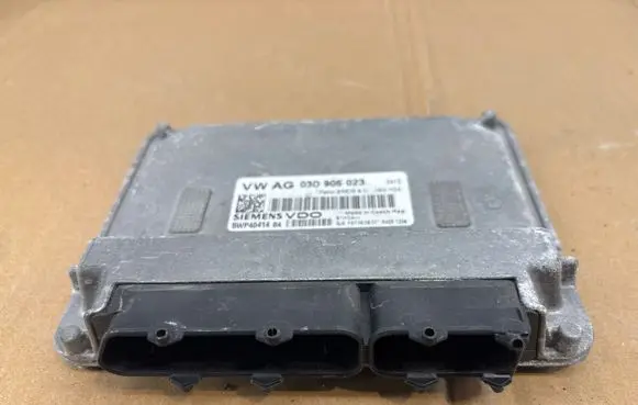 Volkswagen Polo V 6R Engine control unit/module 03D906023 5WP404140 5WP404144