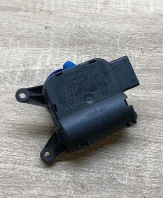Audi A4 S4 B7 8E 8H Air flap motor/actuator 8E1820511F 0132801322