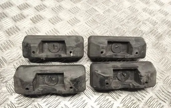 Mercedes-Benz C W204 Jacking socket point A0009986750