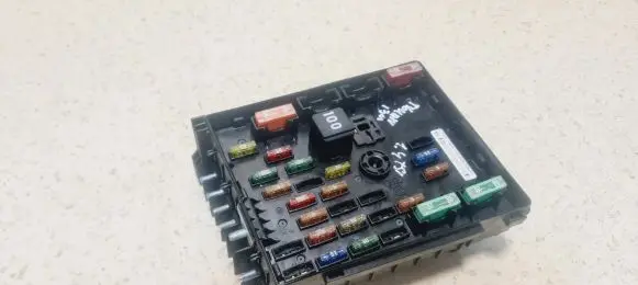 Volkswagen Tiguan Fuse module 3C0937125A 63595743