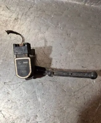 Headlight/headlamp level sensor