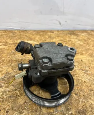 Mazda 3 I Power steering pump 72223147