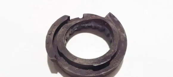 Volkswagen PASSAT B3 Front coil spring rubber mount 357512149a