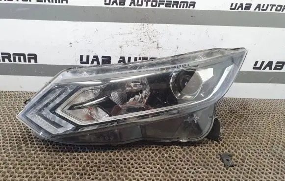 Nissan Qashqai Headlight/headlamp 10019009