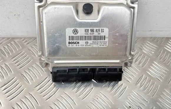Skoda Superb B5 (3U) Engine control unit/module 038906019EG 0281010928 1039S00230
