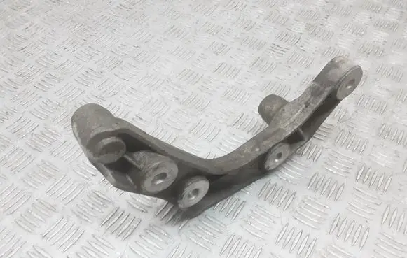 Mercedes-Benz C AMG W205 Engine mounting bracket A6420140600