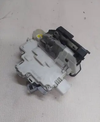 Audi A6 S6 C6 4F Front door lock