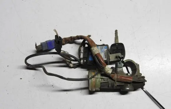 Subaru Forester SF Ignition lock 88215AE010 X1T25571 2619