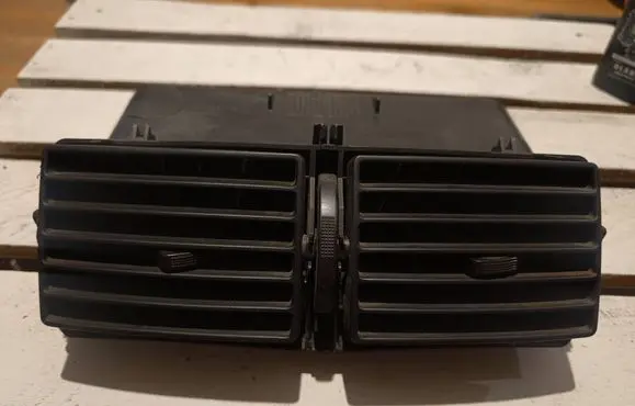 Peugeot Expert Dash center air vent grill 9634511177