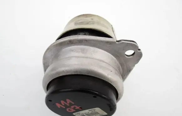Audi Q7 4L Engine mount bracket 7L8199131A