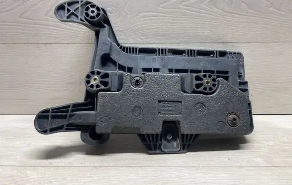 Volkswagen Sharan Battery tray 1K0915325B