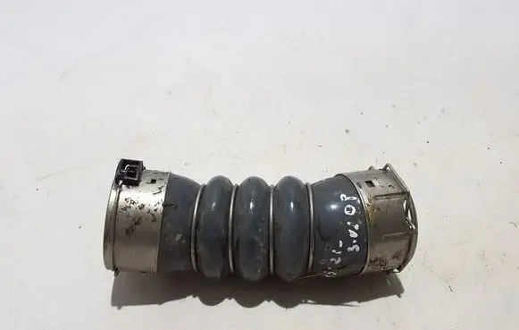 BMW 5 G30 G31 G38 Intercooler hose/pipe 8599391