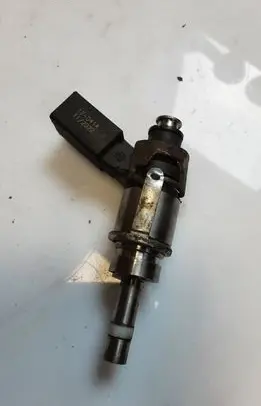 Audi A8 S8 D3 4E Fuel injector 06E906036C 06E036C