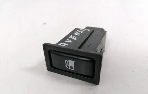 Toyota Avensis T250 Fuel tank opening switch 156795