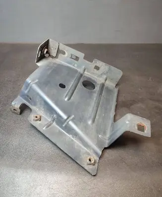 Renault Master III Fender mounting bracket 631221215R
