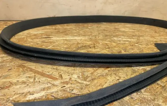 BMW 8 E31 Rear door rubber seal (on body) 