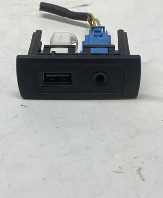 Mercedes-Benz Sprinter W906 USB socket connector A4478200087 G50394