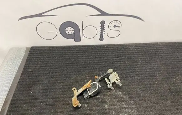 Mercedes-Benz E W213 Headlight level adjustment motor A0009053704