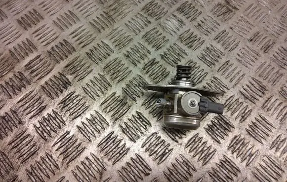 BMW X1 F48 F49 Fuel injection high pressure pump 7636881