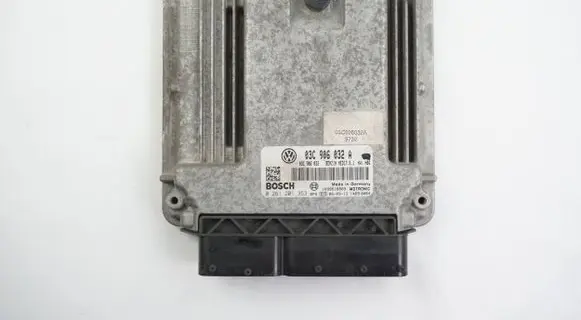 Volkswagen Golf V Engine control unit/module 03C906032A