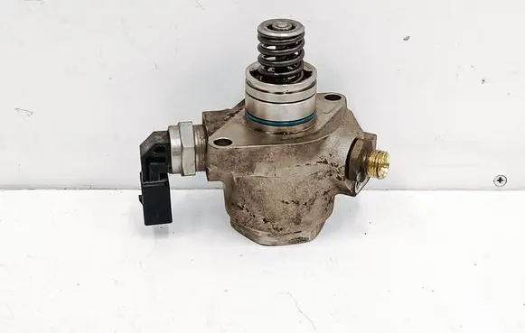 Audi Q7 4M Fuel injection high pressure pump 06E127026E