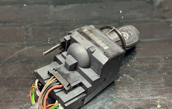 Mercedes-Benz Sprinter W906 Ignition lock A9069004100 3300302200 A2332180612