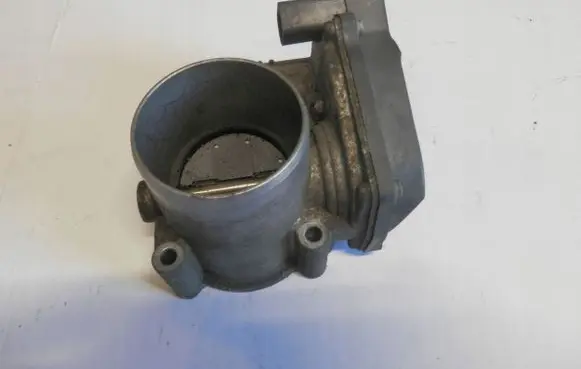 Volkswagen Tiguan Throttle valve 03C133062C