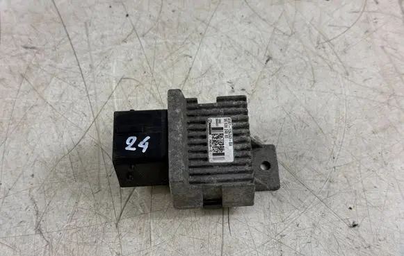 Peugeot 3008 I Glow plug pre-heat relay 9663824880