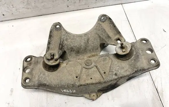 BMW 7 E65 E66 Engine mounting bracket 6759680