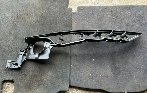 Fender mounting bracket