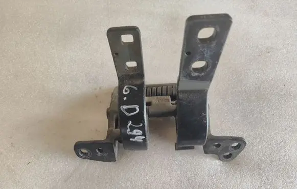 BMW 5 E60 E61 Tailgate/trunk/boot hinge 7061384