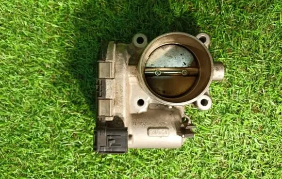 Ford Fusion II Throttle valve DS7E-9F891-BB