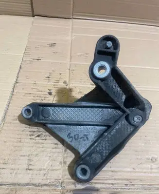 Renault Clio III Gearbox mounting bracket 8200043084-1