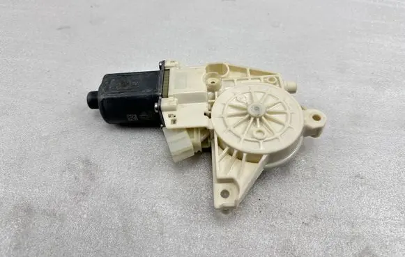 Mercedes-Benz S W222 Front door window regulator motor A1669060301