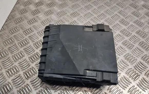Volkswagen Caddy Fuse module 1K0937125 1K0937132F