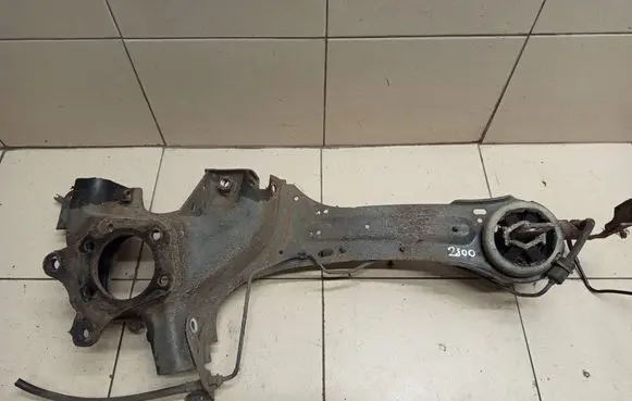 Rear wheel hub spindle/knuckle