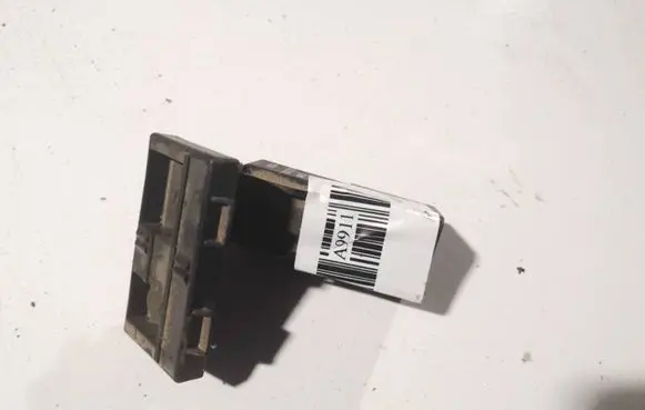 Skoda Octavia Mk2 (1Z) Glow plug pre-heat relay 038907281d