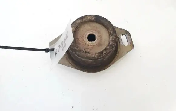 Peugeot 307 Engine mount bracket