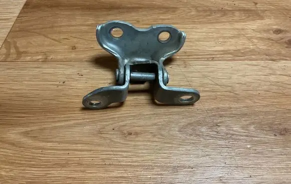 Toyota Avensis T250 Rear door upper hinge 